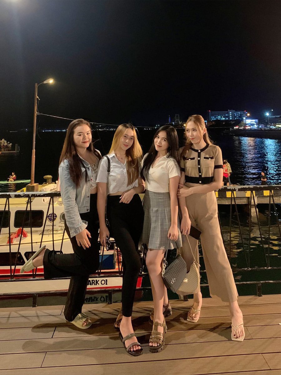 sherlylingg's tweet photo. Dengan tetangga diajak ke pelabuhan Manado https://t.co/GhT16EXdf4