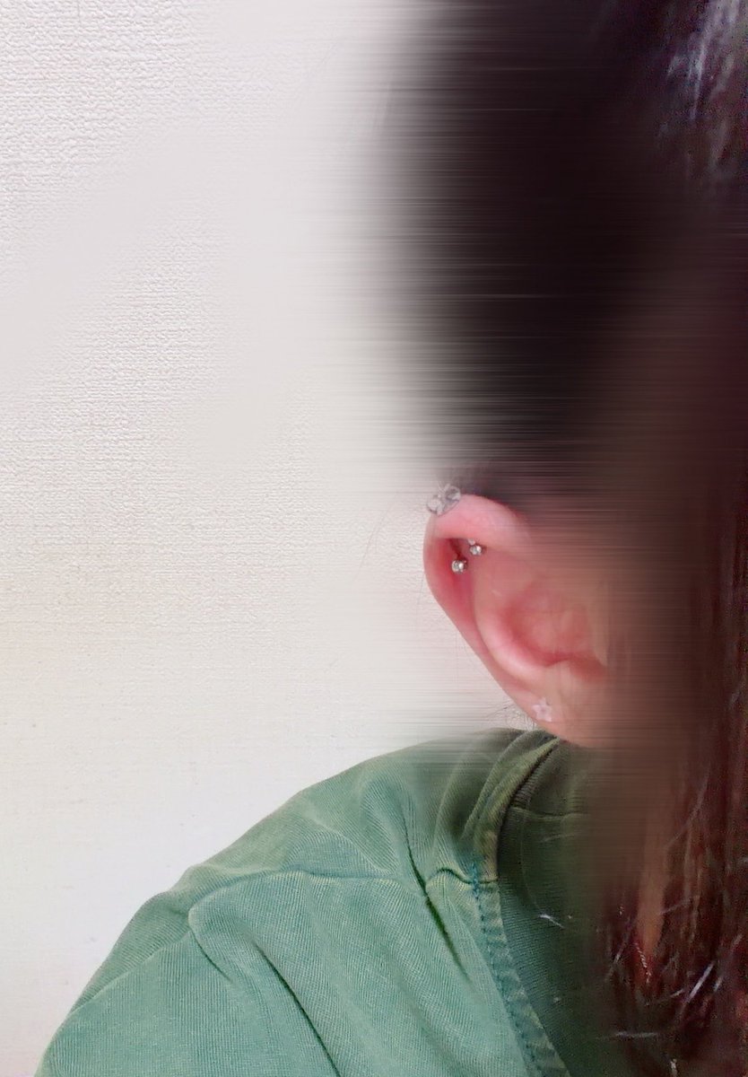 q1xnf's tweet photo. グッバイセブンティーンする前に念願のアンテナヘリックス2連開けたーーーあつすぎる https://t.co/UaBeSM2m3y