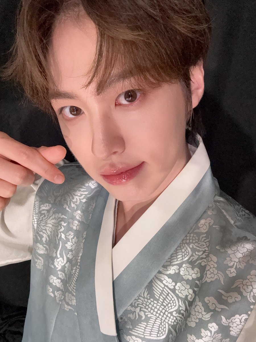 by_EPEX's tweet photo. 즐거운 추석 보내기!!🫶🌕

#EPEX #이펙스 #AYDEN #에이든 https://t.co/f28CryQyou
