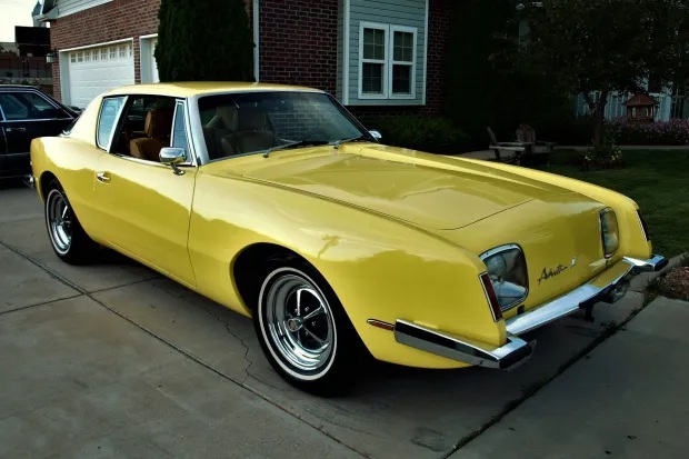 Fredericka0qk's tweet photo. Yellow #2, a 1970 Avanti II! https://t.co/LZHDWDFD5Z