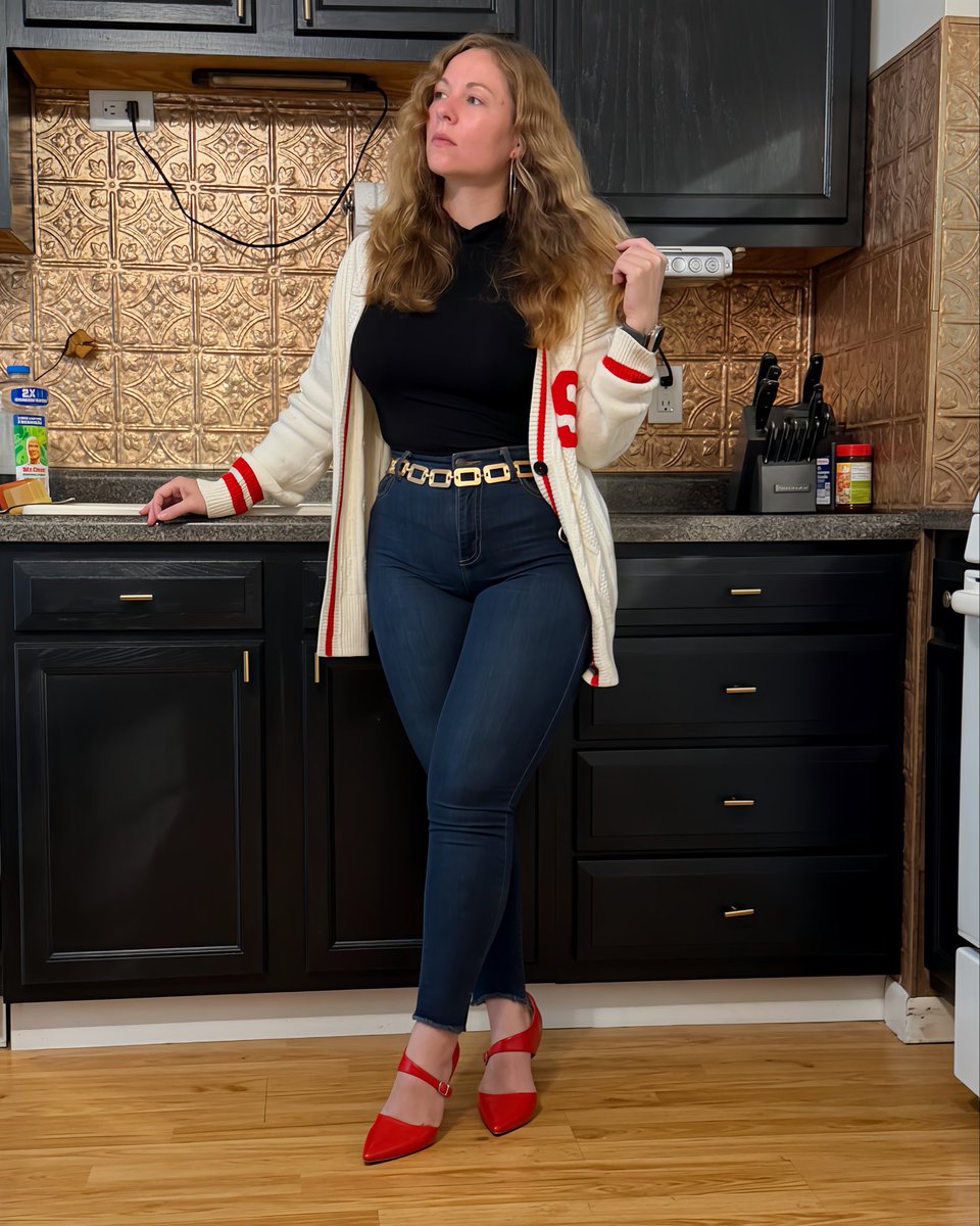 Kassie_ge's tweet photo. What’s a compliment someone gave you years ago that you still remember? #ThursdayWorkwear #FallOfficeStyle #ColorfulWorkwear #StatementHeels #MidwestCreator https://t.co/FVkCSc1ykX