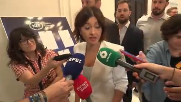 veintimillapie's tweet photo. Si alquilas un piso y no lo vas a poder recuperar nunca, nadie pondrá un piso en alquiler.
A las personas vulnerables debe protegerlas el Estado, no las personas particulares. https://t.co/MOxOBoek6H