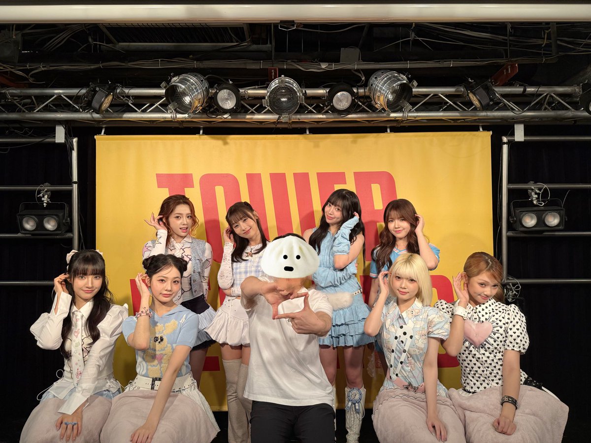idlemeotalk's tweet photo. UNIS解散悲しいなあ

まだチャートも上昇中だし、過去一注目度が高い状況なのに残念すぎる
もっと早くカムバしてればとか、タラレバが沢山…

Milky Wayもメンバーの真心感じてめっちゃ沁みる😭
せめてこないだ、まさに「같이 갈래 universe」で写真撮っておいてよかった…
#unis #유니스 #MilkyWay https://t.co/DCK9JH4PM6
