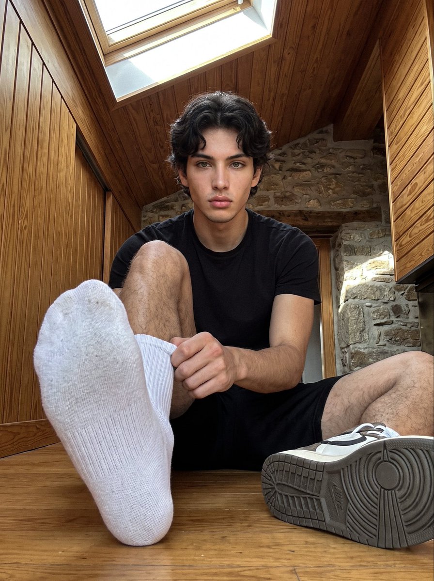 Alexy_modell's tweet photo. Should I post more? 🧦 https://t.co/ZsCVC4kgQY