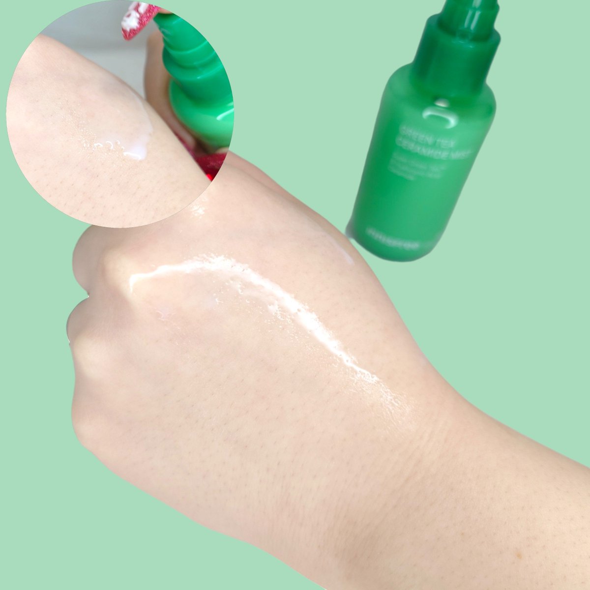 chokochi23's tweet photo. イニスフリー @innisfreejapan の大人気グリーンティーシリーズから待望の新作ミストが出たで〜！🌱✨

​グリーンティー セラミド ミルク エッセンスミスト🌿

シュッとひと吹きでセラミドチャージできる優れものなんよ🥺

​最近乾燥がめっちゃ気になってて使い始めたんやけど、ミストが細かくてふわっとしてるから、ベタつかんのにしっかり潤う！💧

保湿力がしっかりあるから肌の調子もええ感じやし、メイクのりもバッチリやねん💄✨

​メイクの前はもちろん、メイクの上からも使えるから、お出かけ先での乾燥対策にもめっちゃおすすめやで👜

​インナードライ気になってる子や、日中の乾燥なんとかしたい子は絶対チェックしてみてな〜！💚

【PR】
