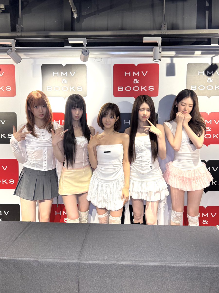 We_KiiiKiii_JP's tweet photo. [📸]
260924 KiiiKiii EP [WhyKiiiKiii] #オフラインイベント

TiiiKiiiの皆さんと素敵な時間を過ごせて
KiiiKiiiはとっても幸せです🥰
またすぐにお会いしましょうね🩵

🎧 Streaming & Download
🔗 https://t.co/l8KF94lrBE

#KiiiKiii #キキ #키키
#PopOffPopOff #WhyKiiiKiii
#KiiiKiii_PopOffPopOff #KiiiKiii_WhyKiiiKiii