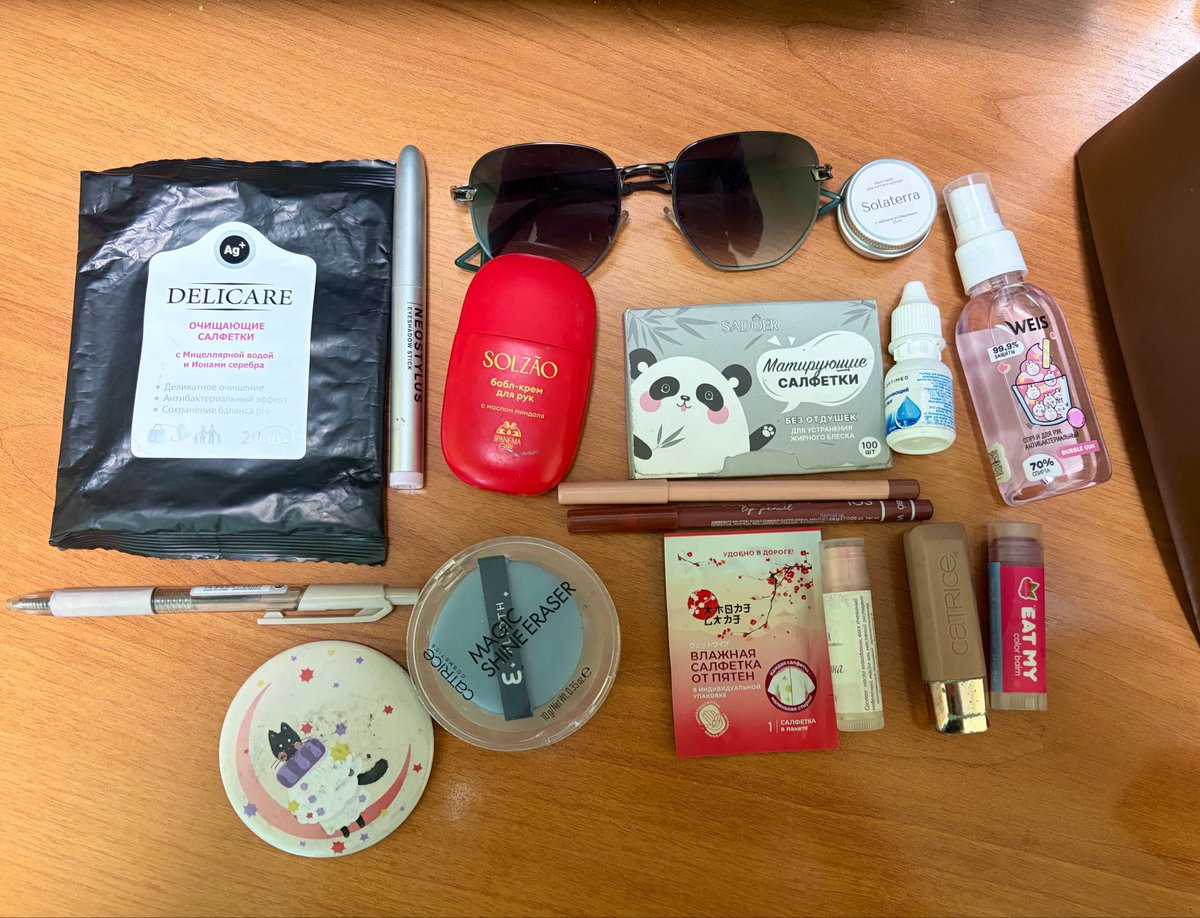 arssslett's tweet photo. What’s in my bag 
#hudfluence

На обзоре у нас сумка тревожника, поэтому вот... https://t.co/uRZ07Jd2fS