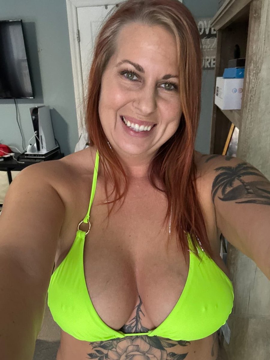 Rose_kitty8's tweet photo. Can I get a repost and a like if I got a nice bOObs!?😊🤍 https://t.co/Hie0YnzumV