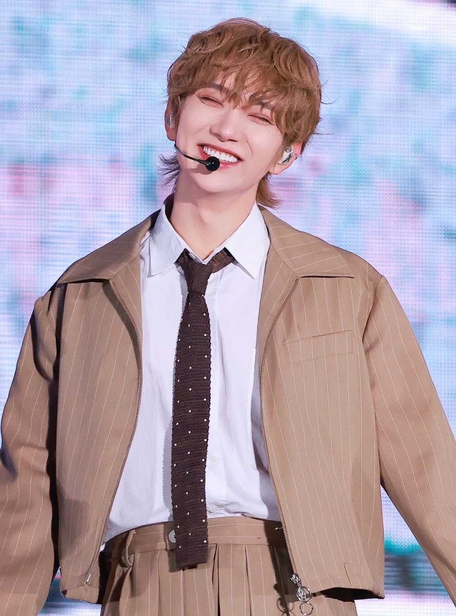 makeshuausmile's tweet photo. JOSHUA IN FOLLOW WILL ALWAYS BE TOP TIER https://t.co/BTJzfe6vLz