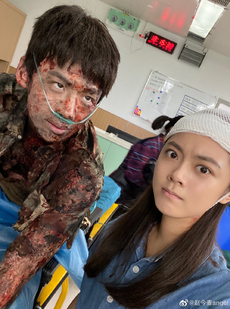 hourlybai's tweet photo. #throwback Bai Jingting shared his conversation with Zhao Jinmai when she asked about the photo editing. 

#ZhaoJinmai: Bai laoshi, I want to post this photo. Do you want to edit it first? 
#BaiJingting: Do you think I still need to be edited? Is it necessary (to ask)? 

😭🤣 https://t.co/rk3JX1pxO6