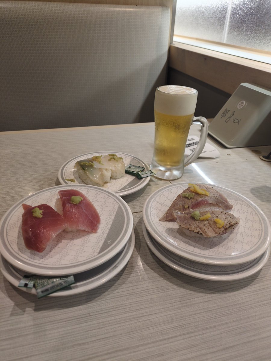 yb59t1's tweet photo. 先程　すき家大倉山店にトイレを借りた。ホントに何も頼んでないのに心地良くトイレを借りれた。何も食べないのは申し訳ないので　同じゼンショーグループのはま寿司🍣菊名店さんへ移動。3 年ぶり位か？　
いつも混んでるイメージだけどこの時間狙い目だな。　＃すき家　＃はま寿司　＃ゼンショー https://t.co/Yo5M5EGmKG