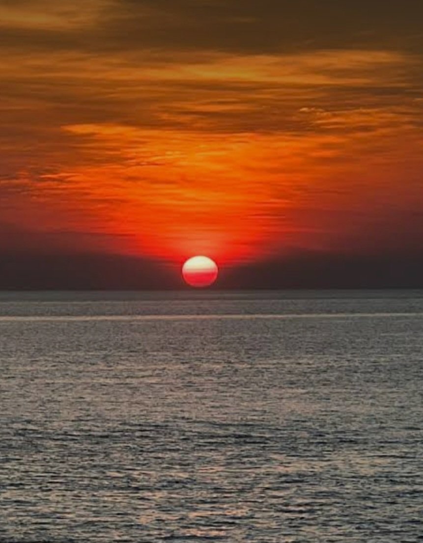 toucheramour's tweet photo. When the setting sun kisses the sea.
Is where I will be.

♥️ https://t.co/NxGBsxhFPV