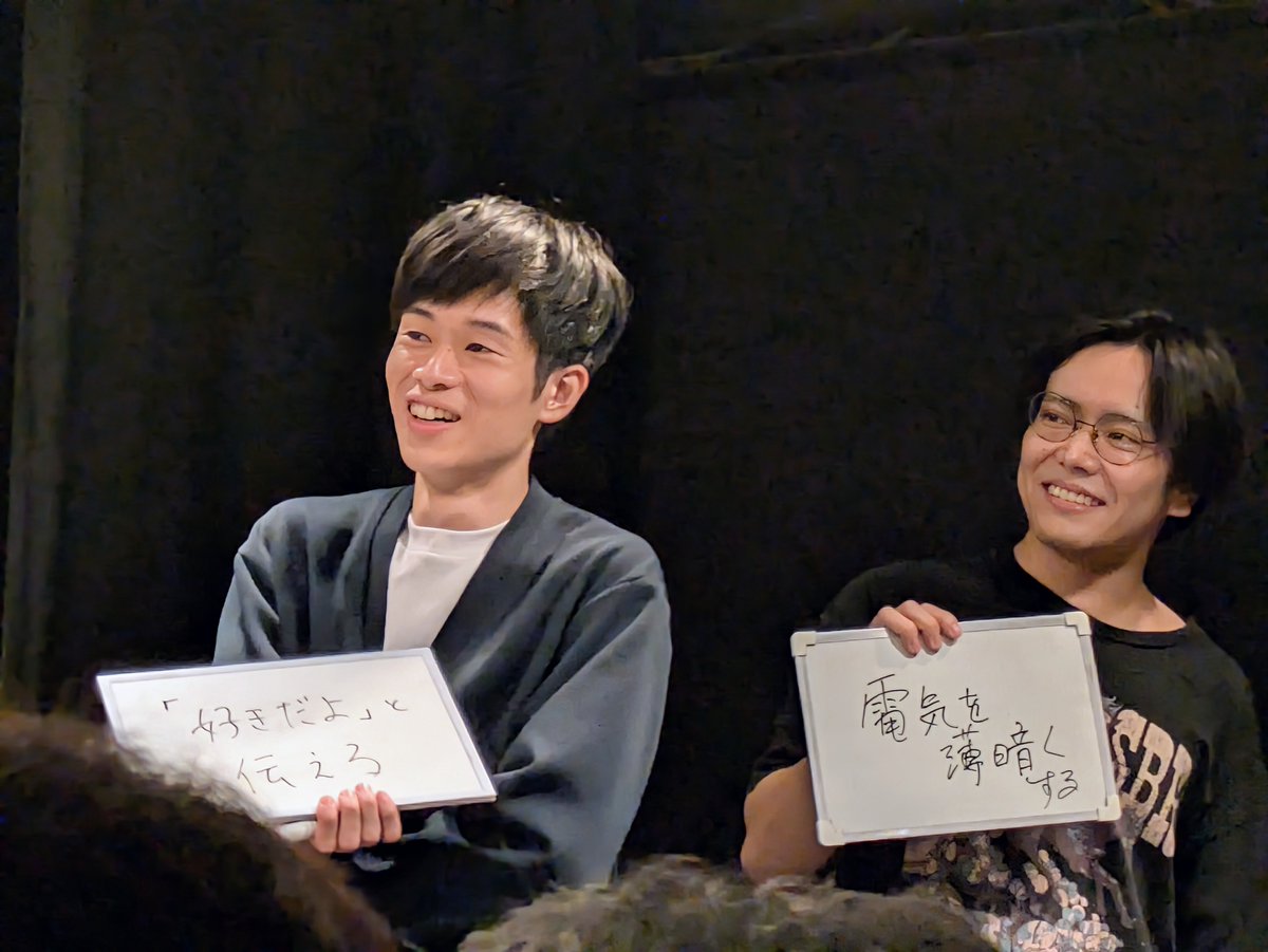 3_u_c_a's tweet photo. 昨日は渡部クイズ大会最終回を見届けた！途中乱入してきた蛾が、演者の皆さんによって舞台上で滅する瞬間も見れた。「歯なめ」のくだりで笑いすぎてどうにかなりそうだったし、チャンピオン大会が年明けなのも終わりのはずなのにこれから始まりそうで最後まで笑いが絶えなかった https://t.co/hfW4DOS8qS