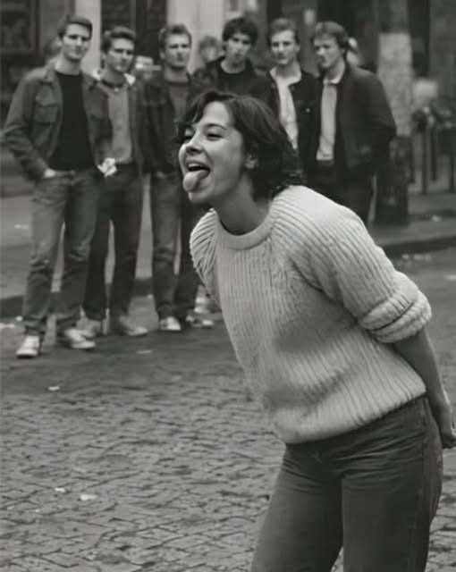 KateriSeraphina's tweet photo. Pour ceux qui disent encore que « les femmes exagèrent »…
voici un rappel qui donne des frissons.
Pas il y a mille ans.
Pas dans un autre pays.
Ici. En France.
1938
Une femme n’est plus légalement tenue d’obéir à son mari.
1944
Les femmes obtiennent enfin le droit de vote.
1965
Une femme peut travailler et ouvrir un compte bancaire sans l’autorisation de son mari.
1975
La loi Veil légalise l’avortement.
Le corps des femmes cesse (au moins en partie) d’appartenir aux autres.
1980
Le viol est reconnu comme un crime.
1993
L’autorité parentale devient véritablement partagée.
1996
La notion de « chef de famille » est supprimée.
2000
L’égalité entre les femmes et les hommes entre enfin dans la loi… sur le papier.
Tout cela est récent.
Très récent.
Alors non, les droits des femmes n’ont pas « toujours été garantis ».
Ils ont été arrachés.
Et rien ne garantit qu’ils le resteront.
— Les Anonymes dla nigh