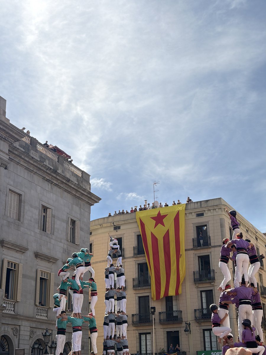alexsnclmnt's tweet photo. Visca Barcelona
i visca Catalunya! https://t.co/6qKDl5XG3x