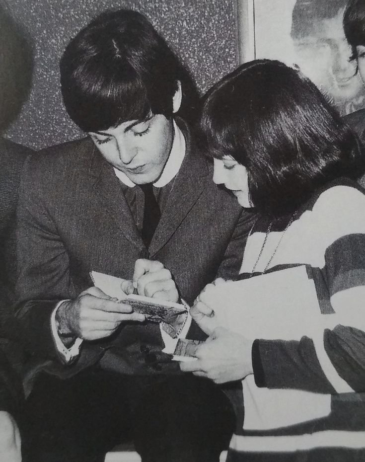 evenangelsdieee's tweet photo. his eyelashes being longer than hers 😭 https://t.co/9KUBxvFuX9