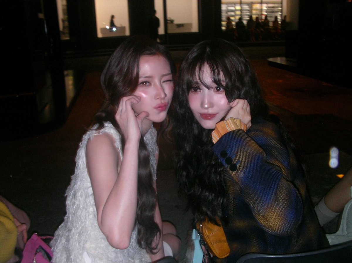 godmitzu's tweet photo. MOMO AND BAIFERN ARE SO CUTE TOGETHER https://t.co/Bwj21cbeBG
