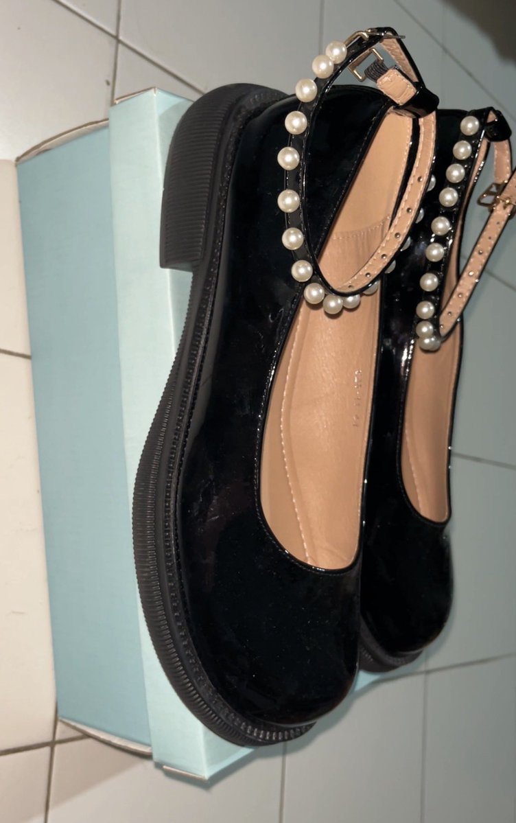 rain_inmyhateu's tweet photo. ✶ wts / ready to ship‧+˚♡

ส่งต่อรองเท้า labotte.bkk 🩰
รุ่นThe Charlotte สีดำ🖤
size 44

(ใส่ 1 ครั้ง มีกล่องให้ค่ะ ) ใหม่มากกก✨

ราคา 310 บาท รวมส่ง📌

DM สอบถามเพิ่มเติมได้ค่ะ

#labottebkk #ส่งต่อlabottebkk #ส่งต่อlabotte #รองเท้ามือสอง #ส่งต่อรองเท้า #ส่งต่อรองเท้ามือสอง https://t.co/Dvkf3TblHx