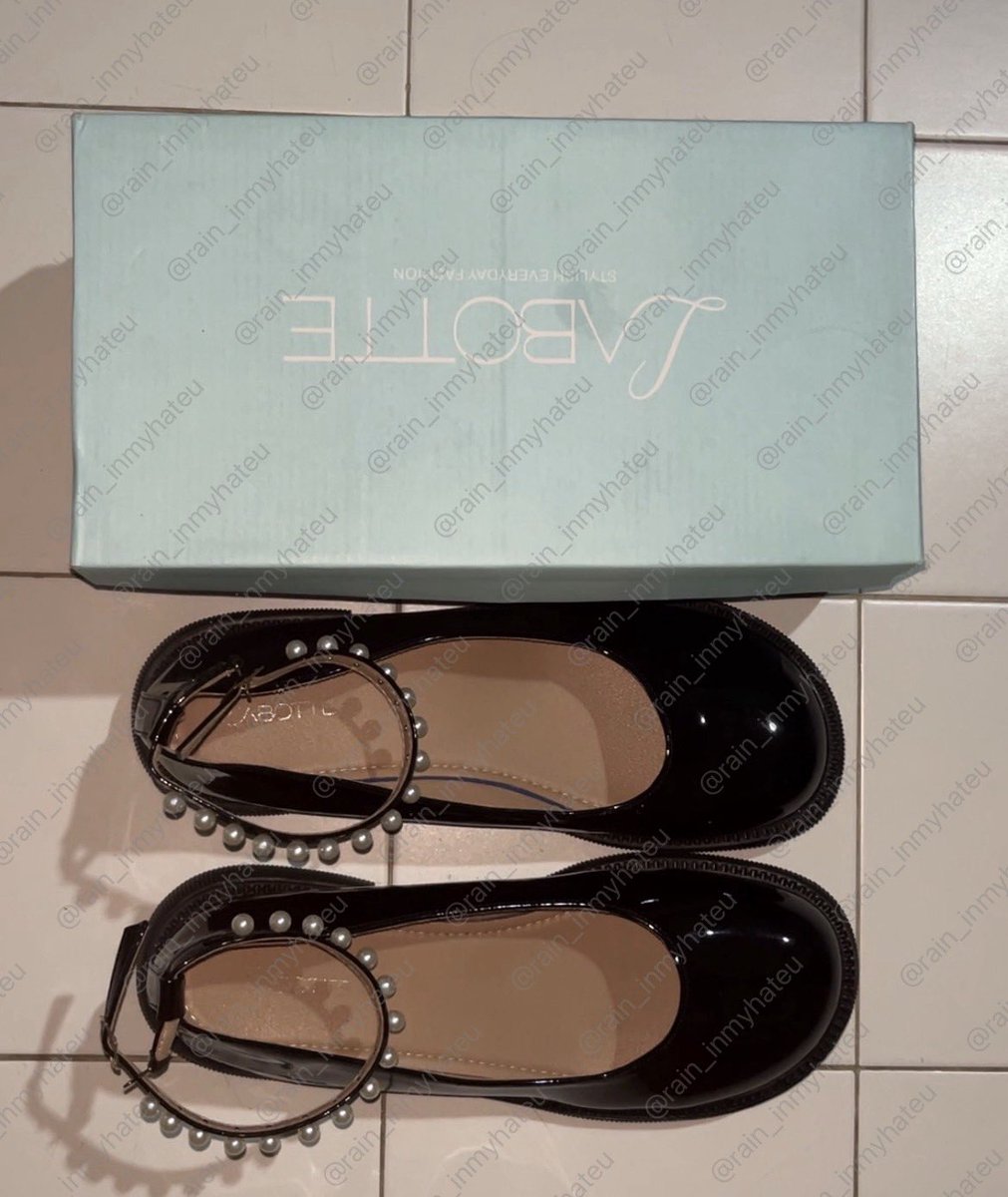 rain_inmyhateu's tweet photo. ✶ wts / ready to ship‧+˚♡

ส่งต่อรองเท้า labotte.bkk 🩰
รุ่นThe Charlotte สีดำ🖤
size 44

(ใส่ 1 ครั้ง มีกล่องให้ค่ะ ) ใหม่มากกก✨

ราคา 310 บาท รวมส่ง📌

DM สอบถามเพิ่มเติมได้ค่ะ

#labottebkk #ส่งต่อlabottebkk #ส่งต่อlabotte #รองเท้ามือสอง #ส่งต่อรองเท้า #ส่งต่อรองเท้ามือสอง https://t.co/Dvkf3TblHx