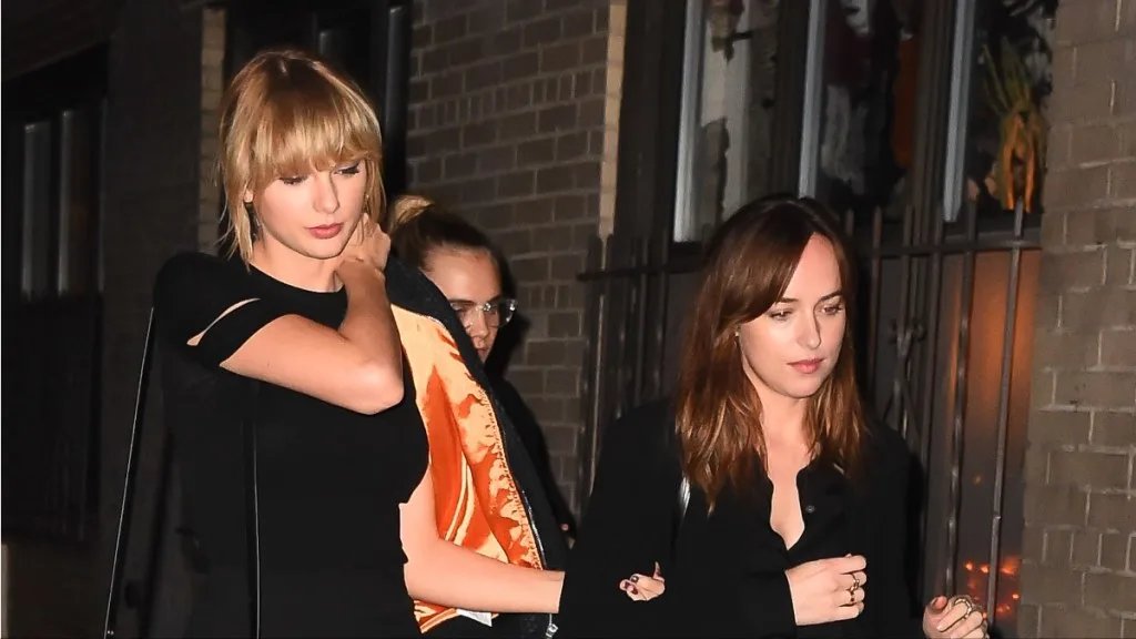 ederpoet's tweet photo. A Dakota Johnson recebeu informações de que o Joe Alwyn estava usando o nome da Taylor pra ganhar papeis nos filmes dela KKKKKK A TAYLOR FOI LA E COLOCOU ELA NO CLIPE DE PATIENT ZERO https://t.co/kg4IwBLcQl