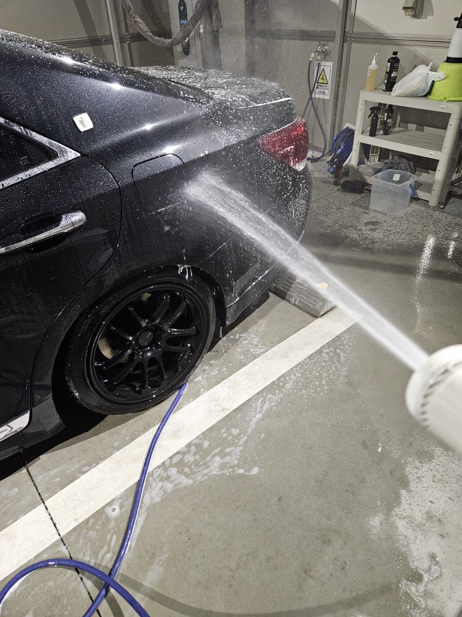 nonon_5166's tweet photo. 1ヶ月ぶりの洗車
ツアーに生誕色々やってたら洗車する間もなく、、、おまけに雨ね
1ヶ月おつかれさんクラウン https://t.co/lhUWDCYjIR
