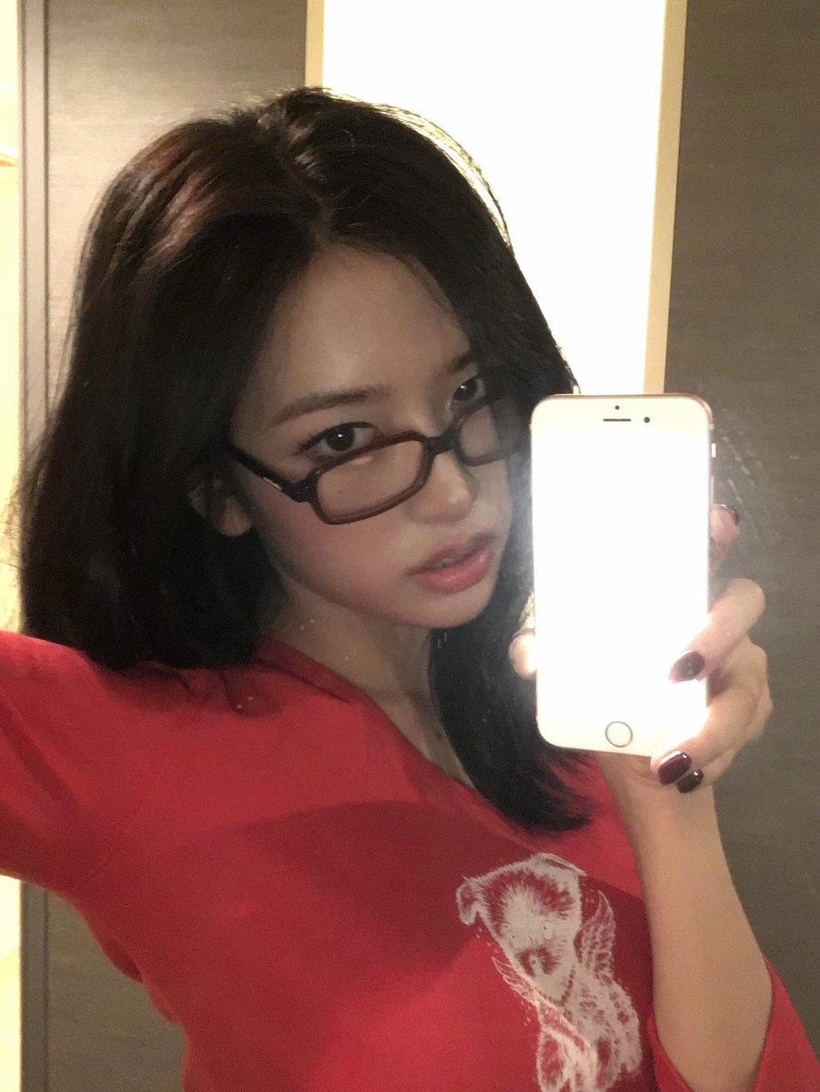 puru_dd's tweet photo. 거울셀카도 순수피사체재능이라 방문벌컥열고 놀리지도못하겟고 https://t.co/5ltAoz8t8y