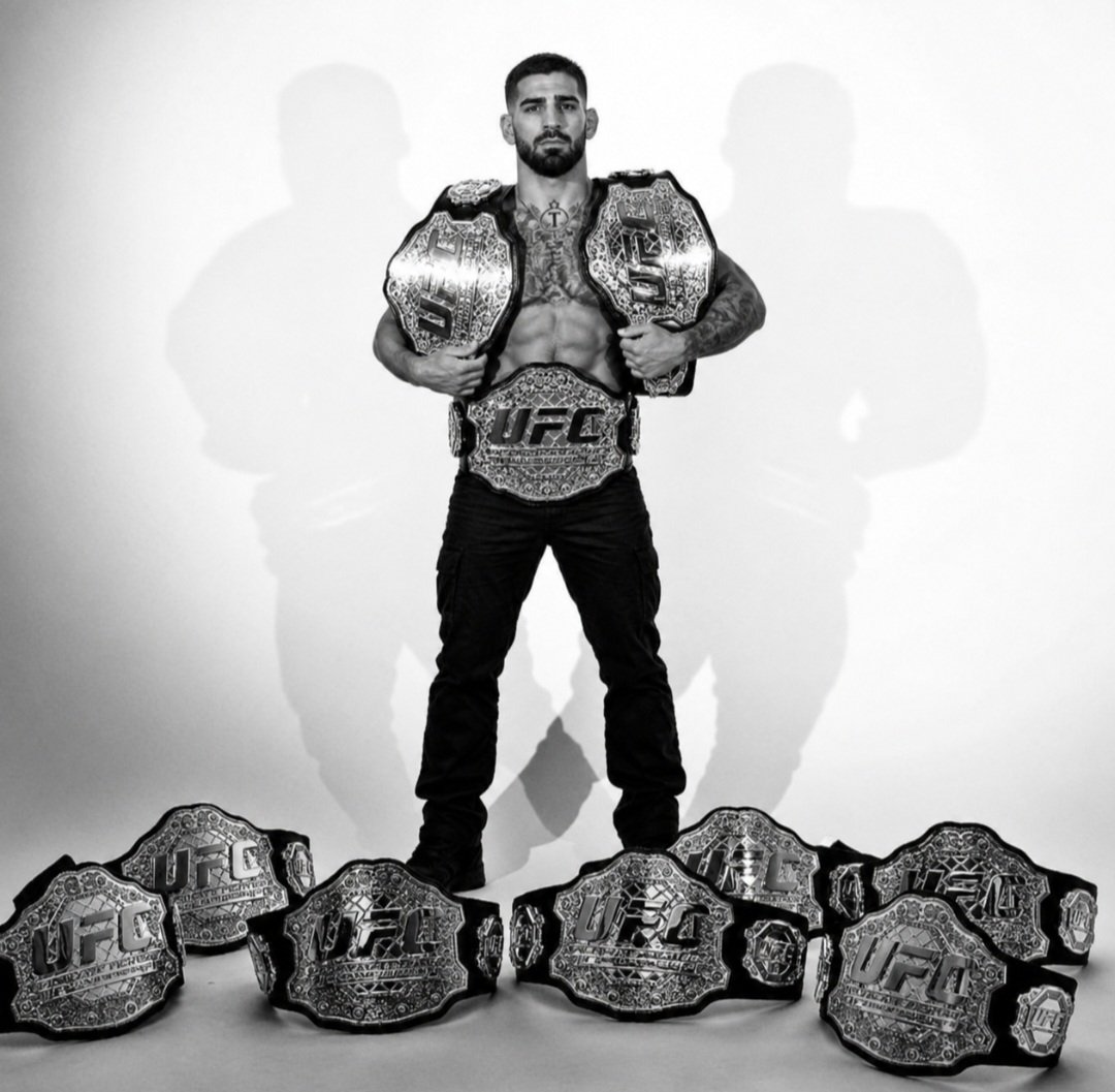 Pep_Lima's tweet photo. Ilia Topuria if he had stayed at Featherweight: https://t.co/uGfwPClU4h