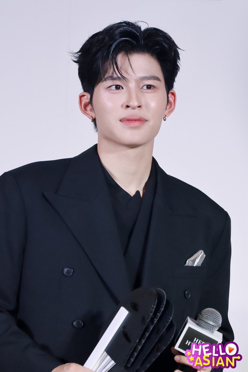 Hello_asian's tweet photo. หล่อเหมือนลอยมา หล่ออณูละเอียด 

HER HYNESS WITH POND

#HerHynessxPond #ppnaravit
#HerHynessมาส์กเดียวที่ปอนด์เลือก 
#HerHyness #HerHynessNo1Mask https://t.co/8ZC85HhruX