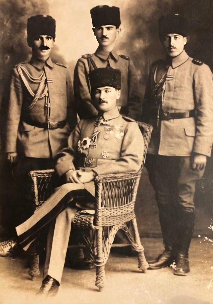 LykiriDohaeras's tweet photo. Büyük Taarruz'un Türk zaferiyle sonuçlanması üzerine İrlandalılar tarafından Bloody Balfour olarak anılan, Filistin'de Yahudi devletinin kurulmasını destekleyen deklarasyonun adını taşıyan Lordlar Kamarası Başkanı Balfour'un gözünden Atatürk: «tüm korkunç Türklerin en korkuncu» https://t.co/Av1rwOVaFh