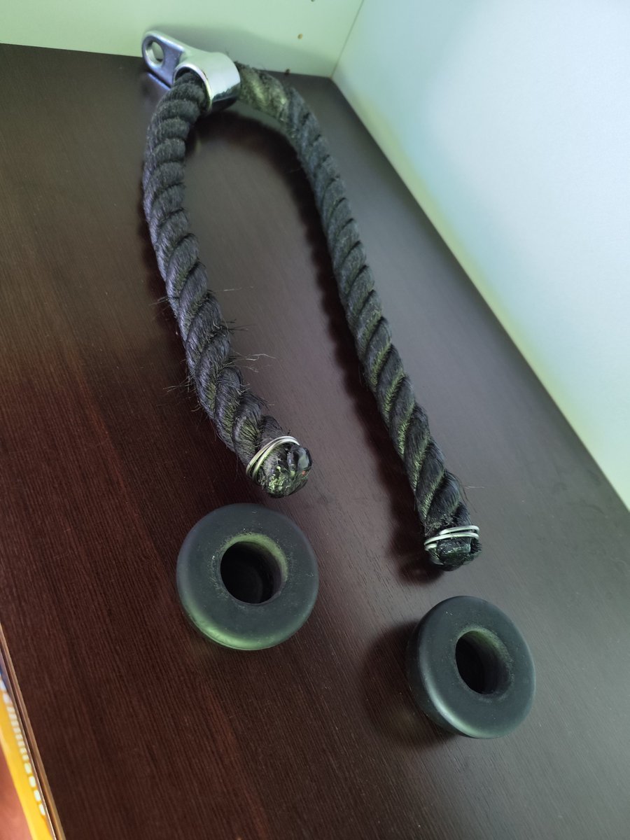 dr0xter's tweet photo. Básicamente en este gimnasio tengo que básicamente craftearme los agarres, básicamente. https://t.co/p2mEQRQpGq