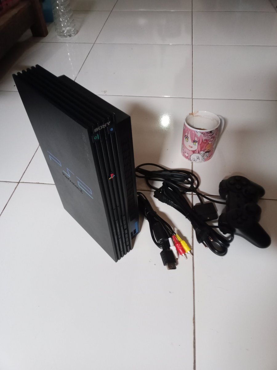 Febriiinz's tweet photo. Orang lain di tahun 2026 : PS5 pro, Xbox seri x/s, Switch2, steam deck, PC gaming spek tinggi dll..

Sementara itu aku : https://t.co/neeEfRQfjq