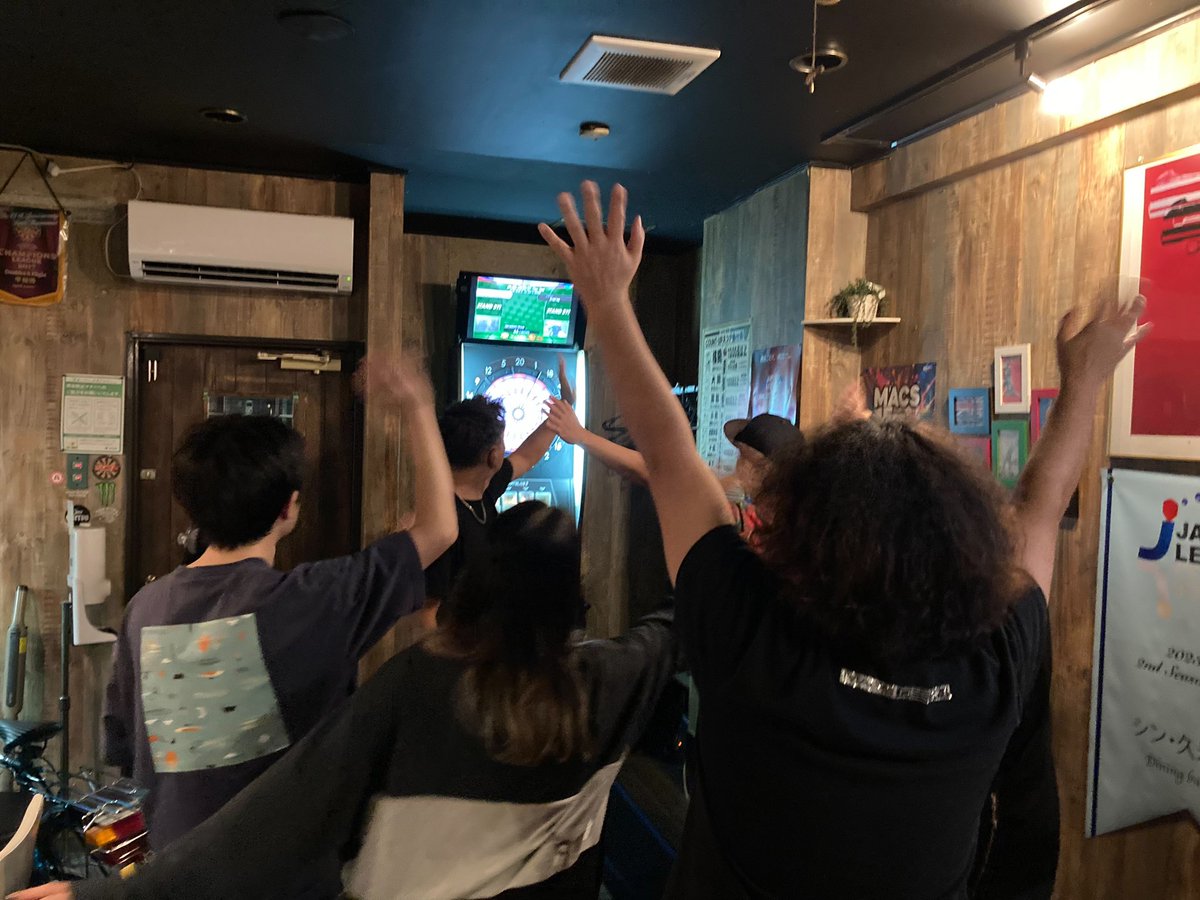 diningbarjam's tweet photo. こんばんは♪
本日はJAPANリーグです🎯
今日勝って3連勝行きたいですね〜🔥
久々に全員揃っての試合です!
楽しんで頑張ってますね〜
オススメフードは明太バター釜玉うどん
ダーツ台は1台空いてますので気軽に遊びに来てくださいね😁
#ダーツバー #ダーツ #darts #東村山 #DiningBarJam https://t.co/b7GF0DP2MW