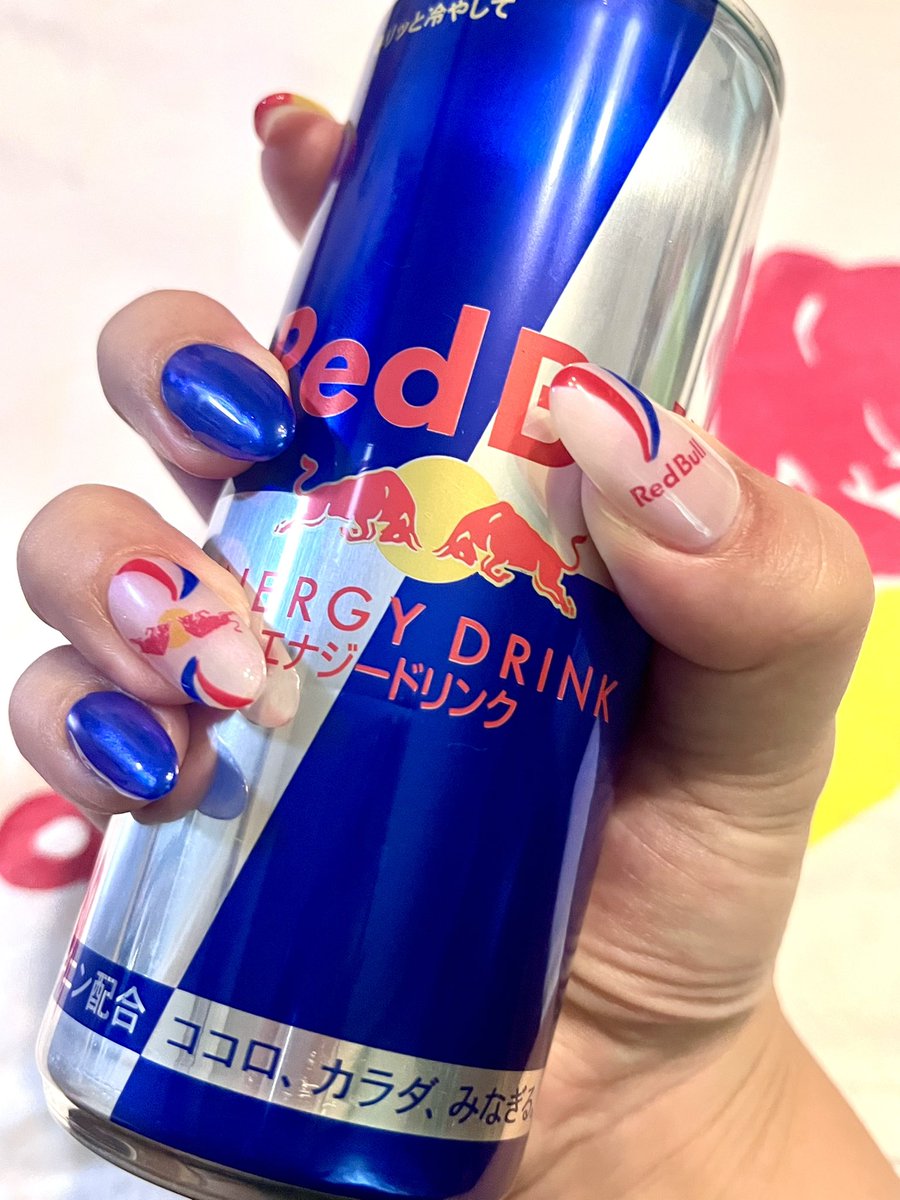 tanek0's tweet photo. 別にイベントとかないけど、久々 #RedBull ネイルにしたーん💅かわちぃだろ！ #翼を授ける https://t.co/TALP0nOw0A