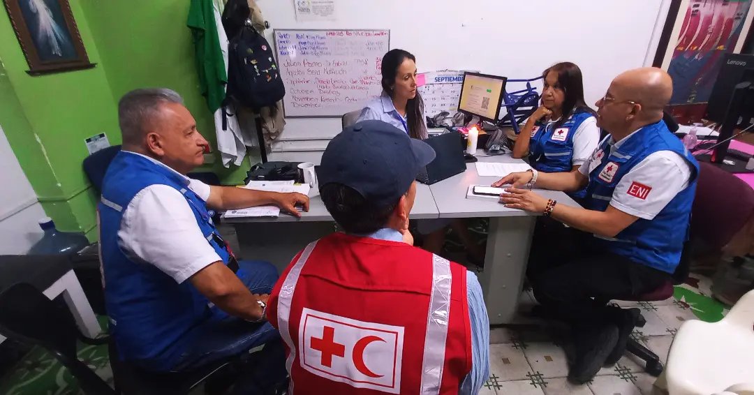 CruzRojaQuindio's tweet photo. #SomosCruzRoja ⛑️🏥🩺 / Entrega de donación representada en medicamentos al @HospSanJuan
Y análisis de contexto y necesidades al Hospital La Misericordia de Calarcá Quindío. 

@cruzrojacol @IFRC_es @ifrc 

#ElQuindíoSeLevanta #PropósitoHumano https://t.co/9b2CLkeB4W