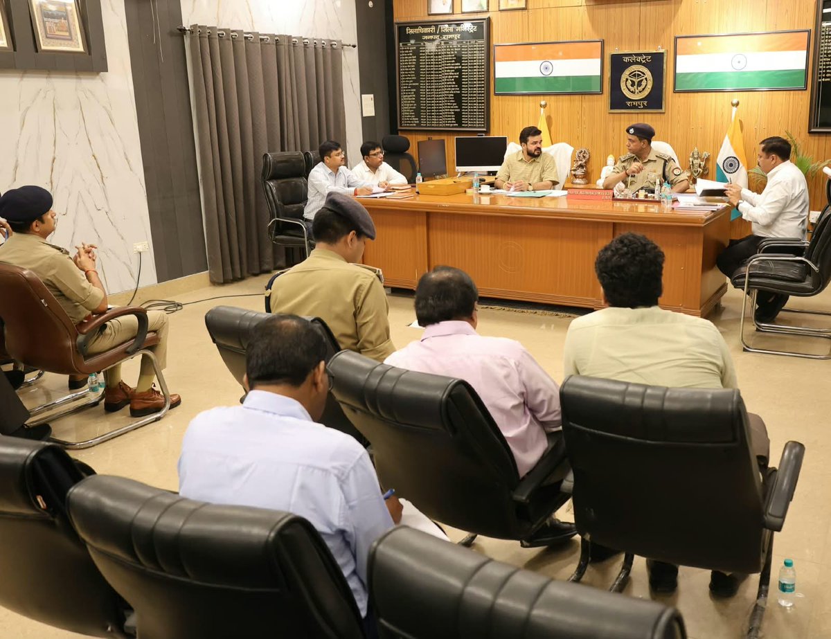 RampurDm's tweet photo. पुलिस अधीक्षक रामपुर की उपस्थिति में कलेक्ट्रेट सभागार में अवैध खनन और परिवहन पर प्रतिबंध लगाए जाने हेतु टास्क फोर्स की बैठक।
📍 अवैध खनन व ओवरलोडिंग पर प्रभावी नियंत्रण के निर्देश।
📍 सभी चेक प्वाइंटों पर वाहनों की अनिवार्य जांच।
📍 संयुक्त टीमों द्वारा नियमित एवं आकस्मिक जांच। https://t.co/gLWQqz1RPe
