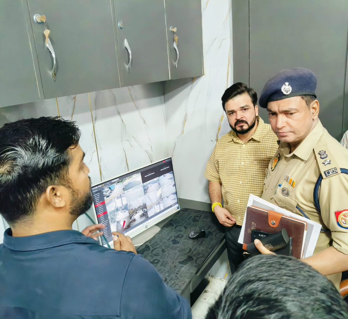RampurDm's tweet photo. पुलिस अधीक्षक रामपुर की उपस्थिति में कलेक्ट्रेट सभागार में अवैध खनन और परिवहन पर प्रतिबंध लगाए जाने हेतु टास्क फोर्स की बैठक।
📍 अवैध खनन व ओवरलोडिंग पर प्रभावी नियंत्रण के निर्देश।
📍 सभी चेक प्वाइंटों पर वाहनों की अनिवार्य जांच।
📍 संयुक्त टीमों द्वारा नियमित एवं आकस्मिक जांच। https://t.co/gLWQqz1RPe
