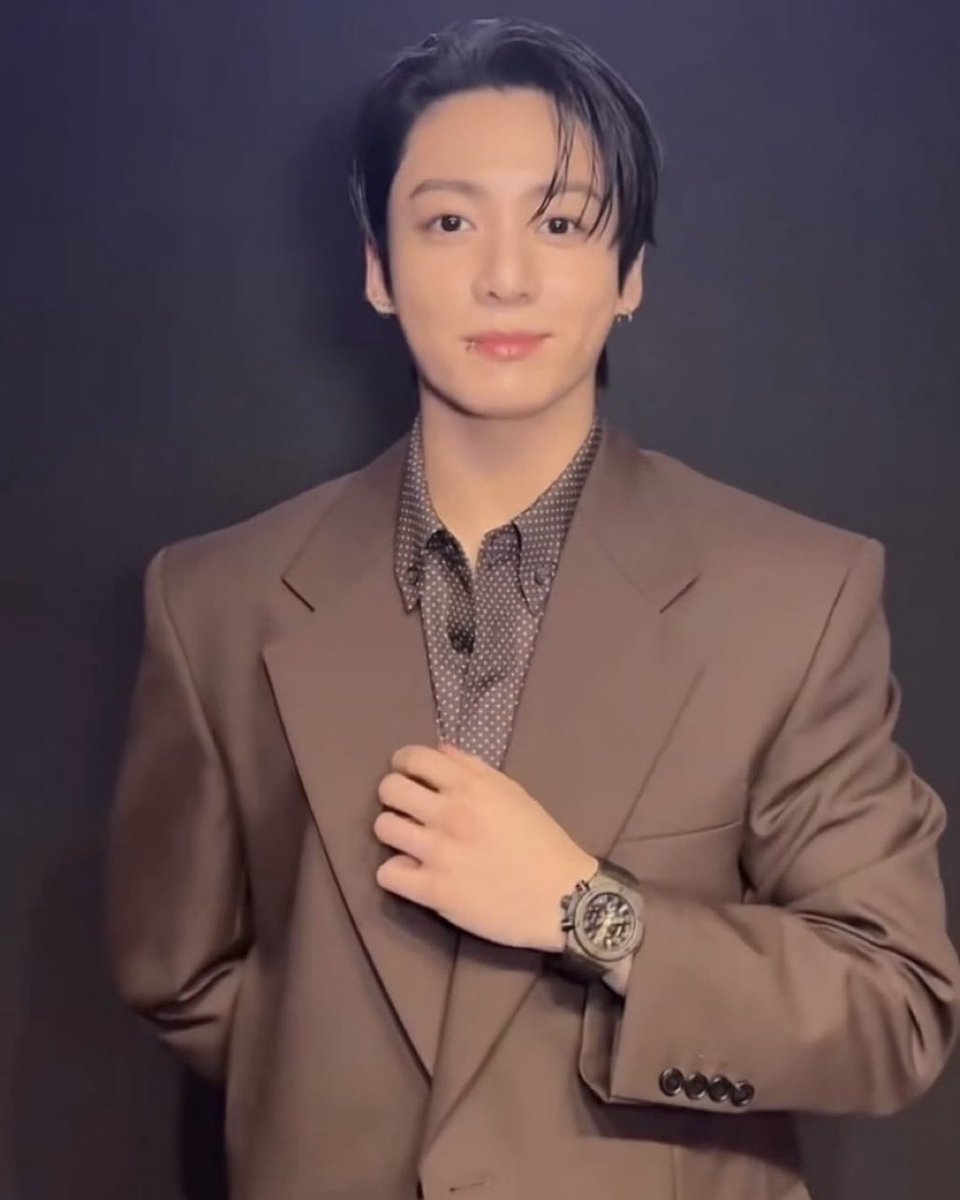 servcuntmin's tweet photo. guys please be nice to him it’s his first day….ever https://t.co/tTItxrYBAE
