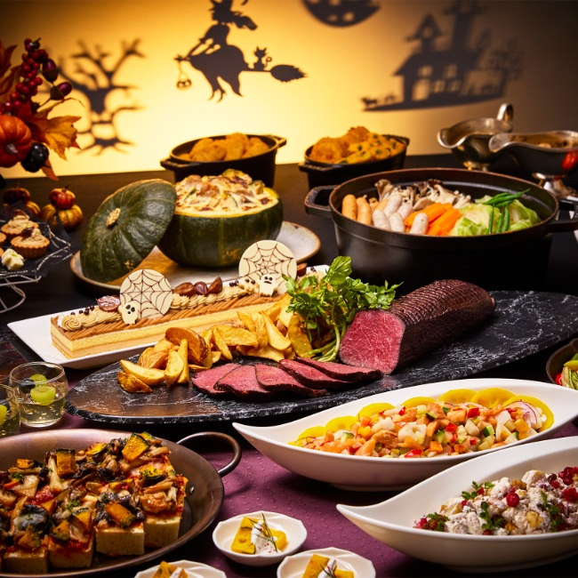 OZmall's tweet photo. 切りたての極上和牛ローストビーフやハロウィン仕立ての料理がずらりと並ぶ豪華ビュッフェ🍖
ホテル特製スイーツや秋の恵みを味わう心踊るフェスティバル✨ https://t.co/BCeukwJQdr