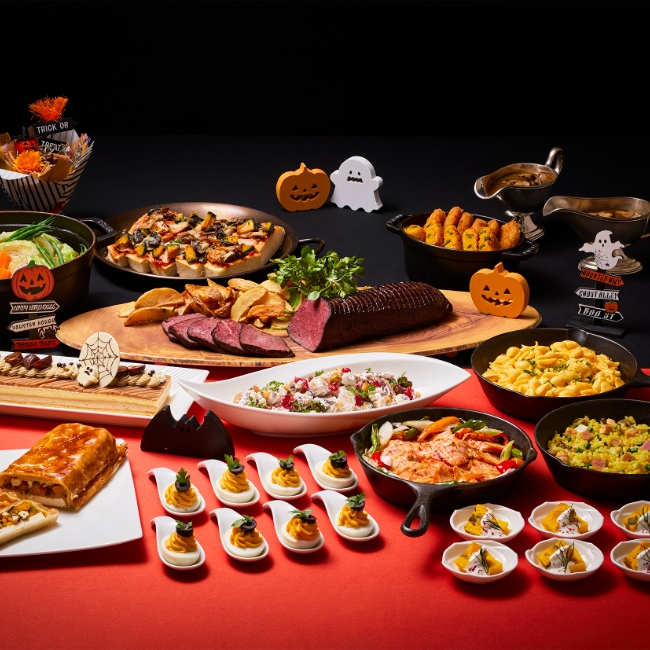 OZmall's tweet photo. 切りたての極上和牛ローストビーフやハロウィン仕立ての料理がずらりと並ぶ豪華ビュッフェ🍖
ホテル特製スイーツや秋の恵みを味わう心踊るフェスティバル✨ https://t.co/BCeukwJQdr
