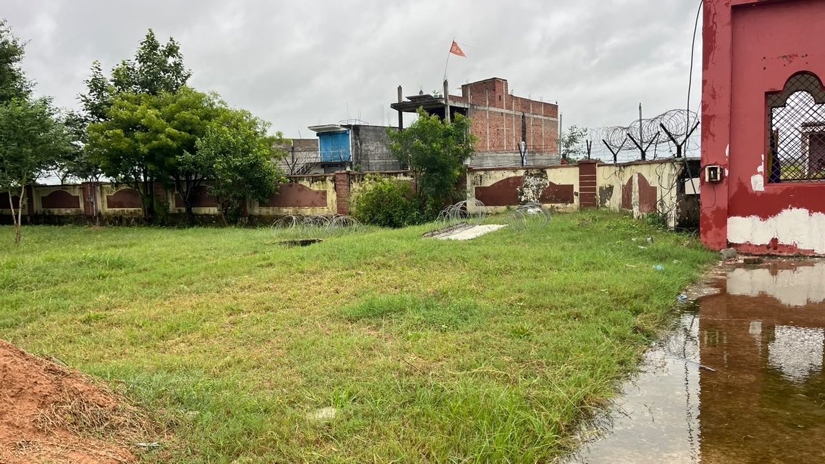 RTCAMETHI's tweet photo. स्वच्छता में दिखाएं अपनी सहभागिता, तभी बनेगी स्वच्छ भारत और विकसित भारत की वास्तविकता।
Swachhata abhiyan 2026 organised by RTC CRPF Amethi 
#SHS2026
#SWACHHTAHISEVA2026 
#crpfindia 
#SwacchBharatGov https://t.co/tc9XlGzCa1