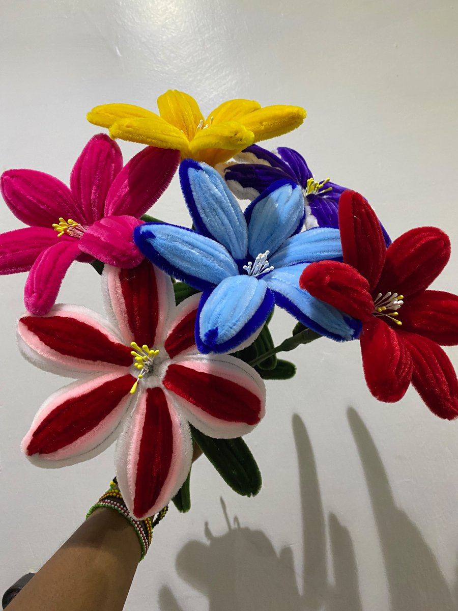 Shiqow1's tweet photo. I'm selling this beautiful pieces. Single color - 300
Two colors - 350
Three colors / unique design - 400 https://t.co/HC8UGyjfq1