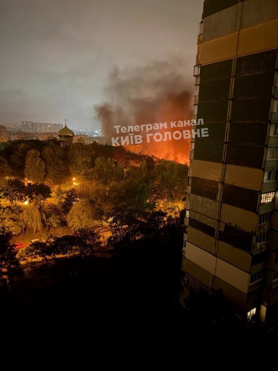 ol161ru's tweet photo. @GlobalNews_24 Долетела https://t.co/zU53wmD1Oi