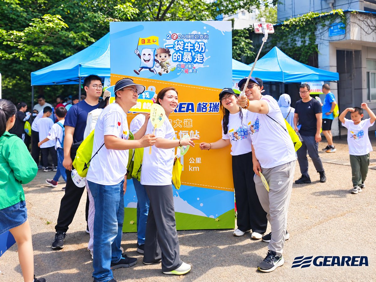 Gearea_Climate's tweet photo. For the second consecutive year, Gearea joined the “A Bag of Milk” Charity Walk in Changzhou, with 40+ team members participating and supporting a local charity initiative for children in need.

#Gearea #CSR #CommunitySupport #CharityWalk #TeamGearea #Sustainability #GivingBack https://t.co/jzyrATWkuv