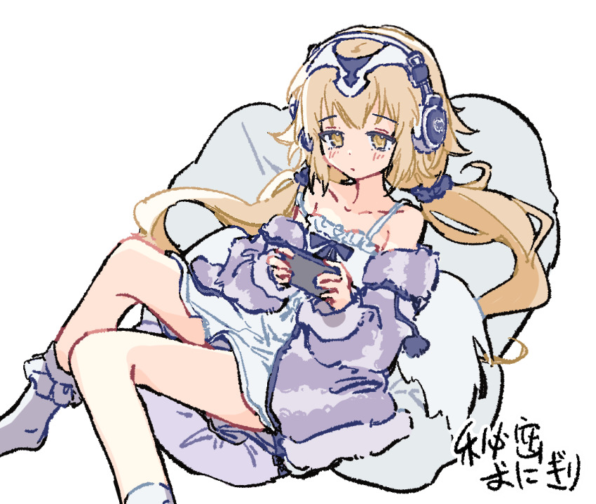 School__Angel's tweet photo. "Hey, bring me something tasty, or I'll tell parents how you snuck off to your boyfriend's place last night." https://t.co/tJLyHpLaT4