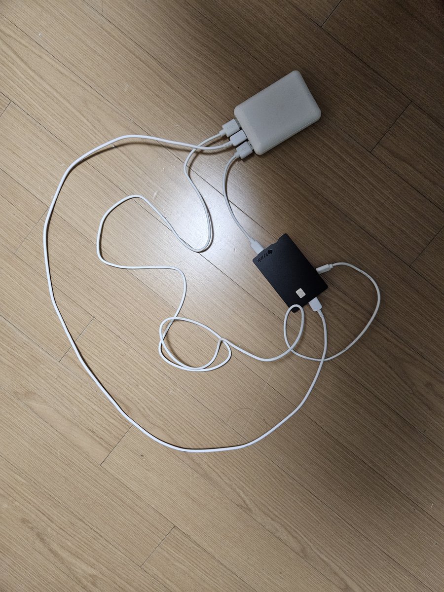 peto0519's tweet photo. 왜 충전 안됨? https://t.co/JGmC12UoZx