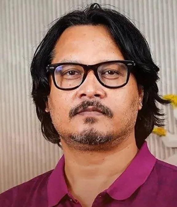 JaikyYadav16's tweet photo. यूट्यूबर अजीत भारती की मुश्किलें कम होने का नाम ही नहीं ले रही हैं।

दरअसल, 

आज दिल्ली हाईकोर्ट ने SC/ST एक्ट वाले मामले में Ajit Bharti को अग्रिम जमानत देने से साफ इंकार कर दिया है।

आरक्षण हटाओ आंदोलन के समय अजीत भारती ने नगीना सांसद चंद्रशेखर रावण को लेकर अमर्यादित और जातिसूचक टिप्पणी की थी।

जिसके बाद उनके ऊपर FIR दर्ज किया गया था।

सोचिए अगर आज SC/ST एक्ट न होता तो क्या अजीत भारती के ऊपर FIR हो पाती? बिल्कुल नहीं।

ऐसे ही अजीत भारती जैसा कोई ग़ालीबाज आता और सम्मानित पद पर बैठे चंद्रशेखर रावण जैसे सम्मानित व्यक्ति को गाली देकर निकल जाता।