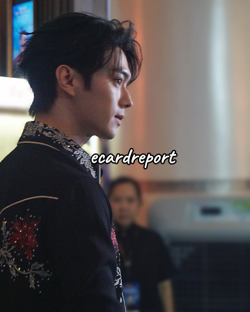 ecardreport's tweet photo. ลงไว้เป็นเกียรติเป็นศรีในหน้าไทม์ไลน์
fisrt time with 🧡💜
และต้องมีครั้งต่อๆ ไป แน่นอน
พี่หล่อเกิน กล้องถ่ายอะไรมาไม่ได้เลย https://t.co/UZSq60IHGI