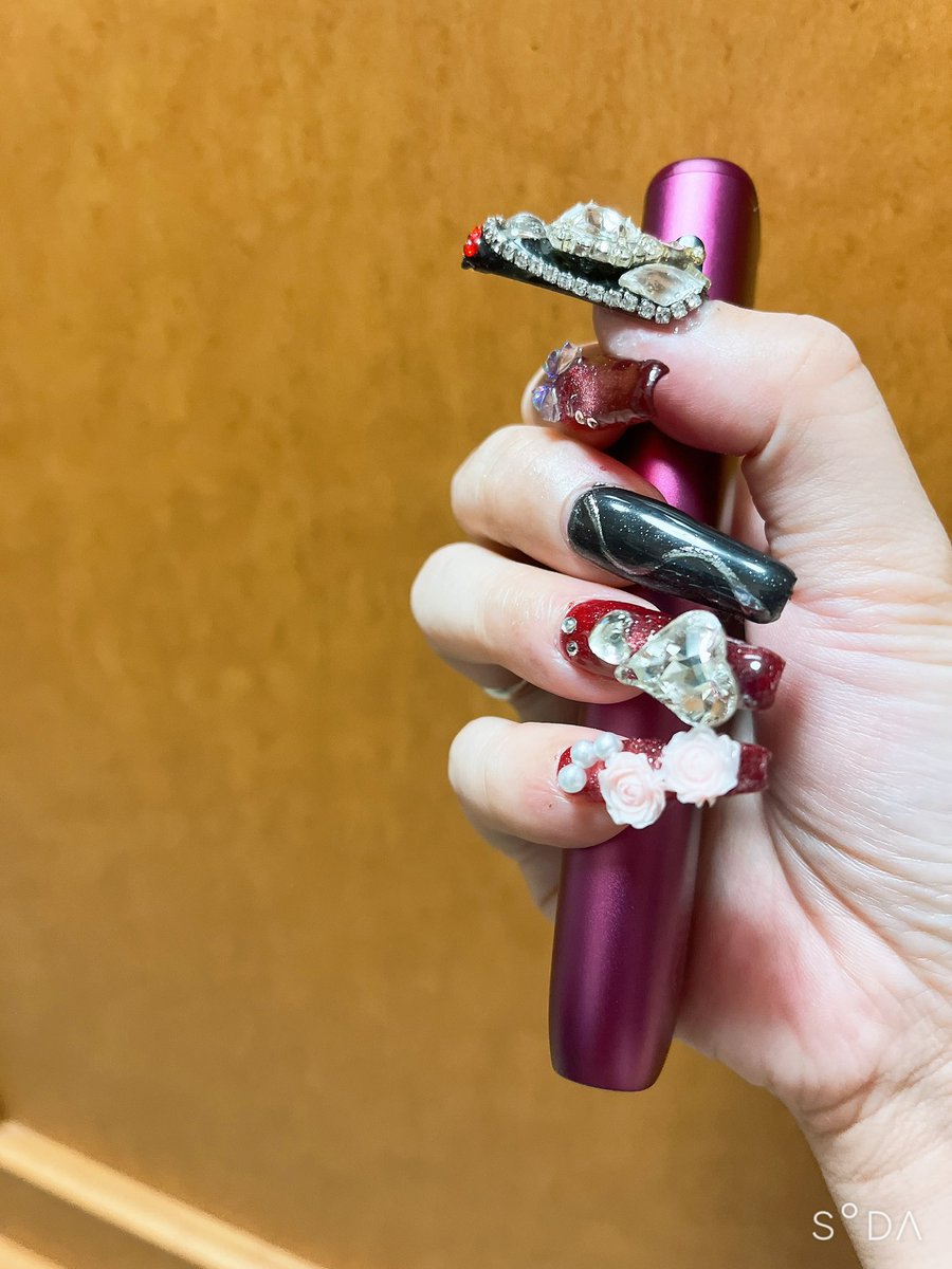 sya__ro's tweet photo. 苦節3時間ひさびさのネイル💅★* https://t.co/GnfJcvIpza