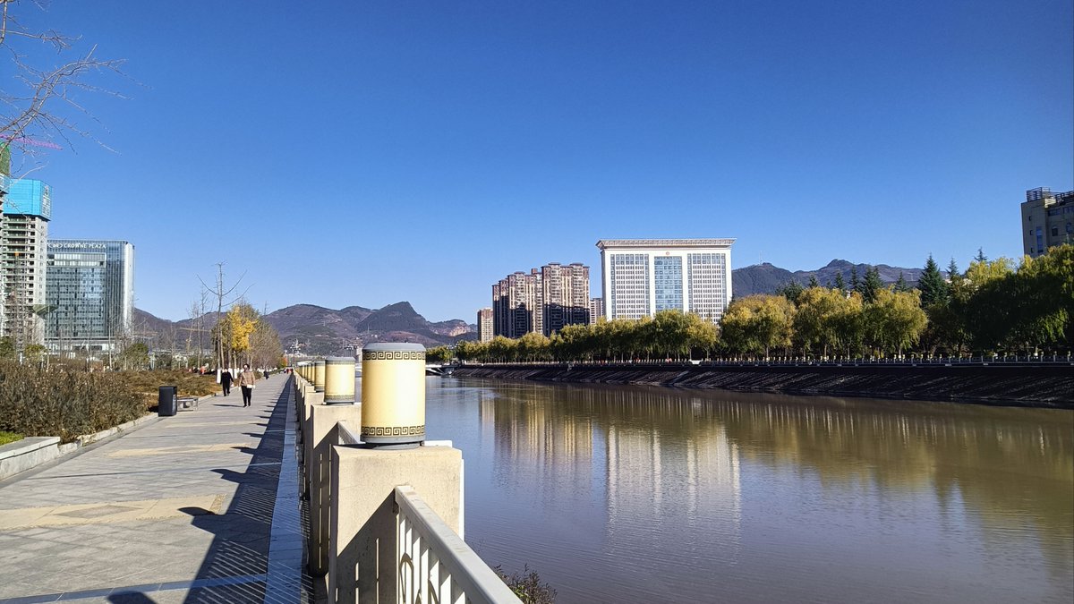 gimdongjun60929's tweet photo. By the dam, the sun’s warmth heats my heart, and every time I’m here, it feels so peaceful. https://t.co/tqdklfHKC9