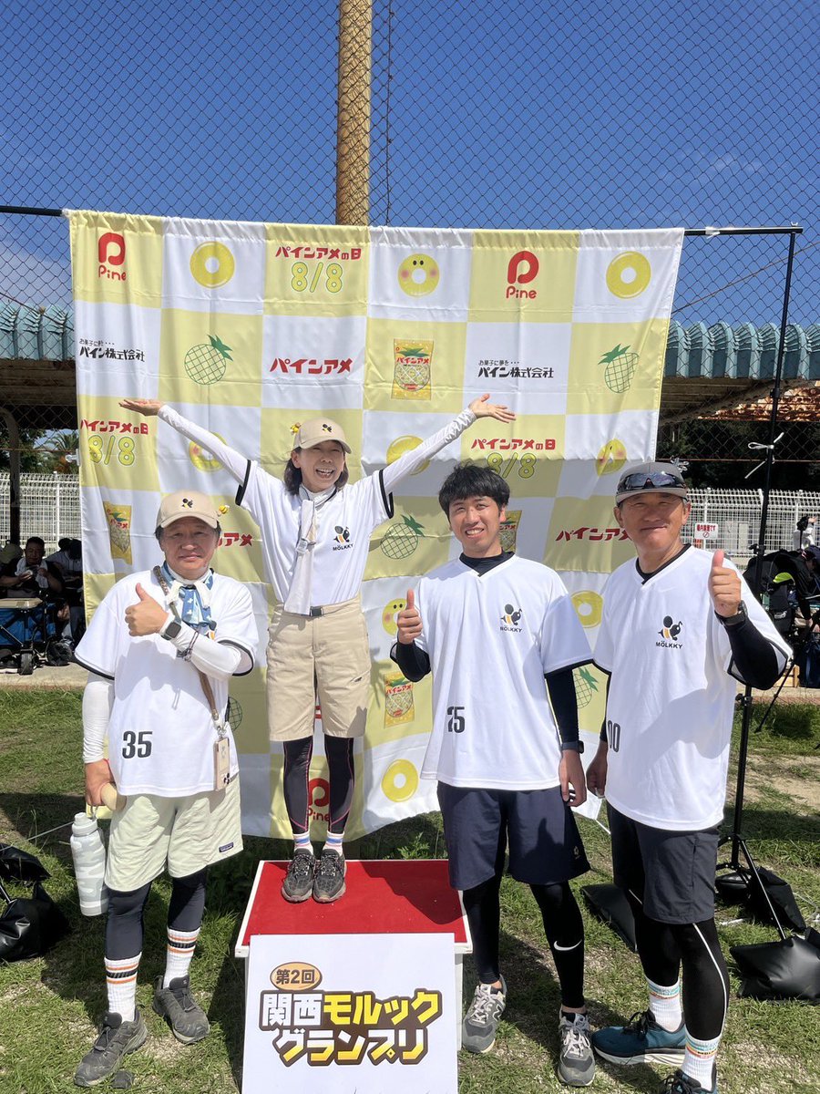 y03y01's tweet photo. 大阪の関西モルックグランプリにBeewood2.0で出場！！
予選はグループ1位通過、上位トーナメント1回戦で敗退😓
3日間、大阪と兵庫の川西モルックドームで投げすぎたけど体力と体感が必要と感じた笑
Beewoodの2人に誘ってもらったおかげで充実したSWでした🤭
飲んでばっかで楽しかったー！！ https://t.co/vPn0yniXzS